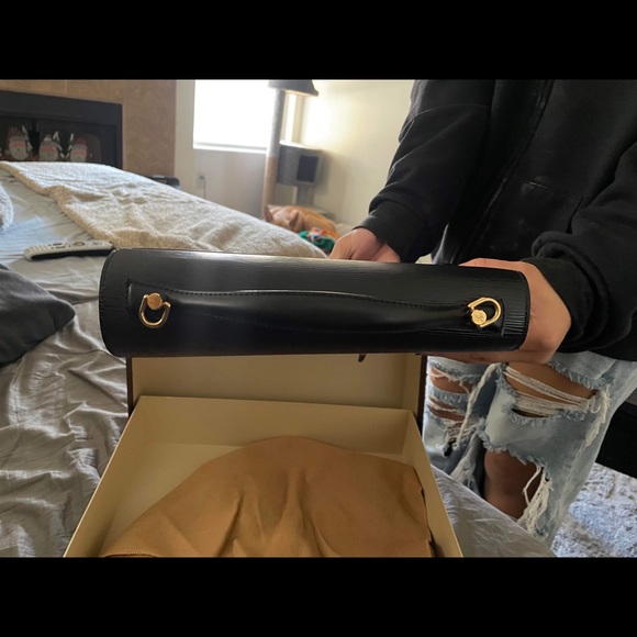 Brand New Never Used
Louis Vuitton Monceau EPI Bag with Leather Strap Brand - Picture 4 of 7